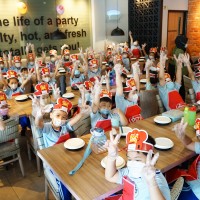 Outdoor Study ke Pizza Hut Sudirman | Kelas 2